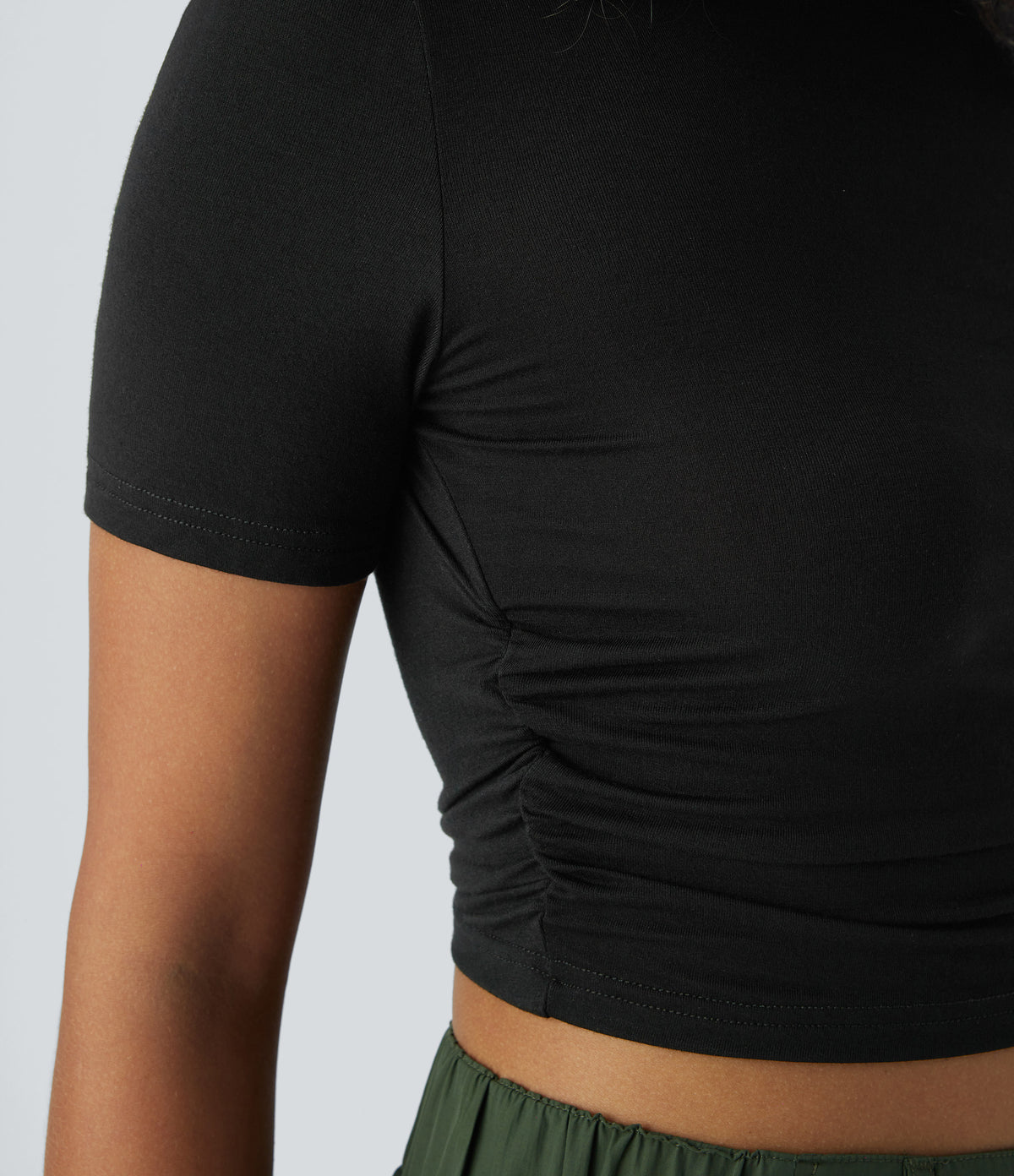 Round Neck Short Sleeve Ruched Skinny Cropped Casual T-Shirt — Black — view 4