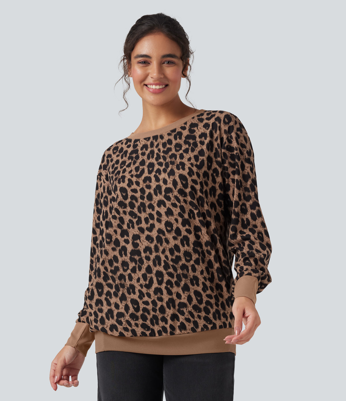 Round Neck Long Sleeve Leopard Waffle Oversized Casual Sweatshirt with Pockets — Noir Safari — view 3