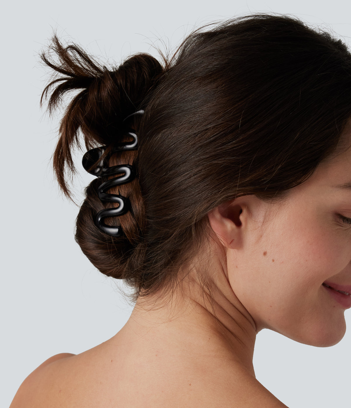 Wave-Shaped Hair Claw — Black — additional view