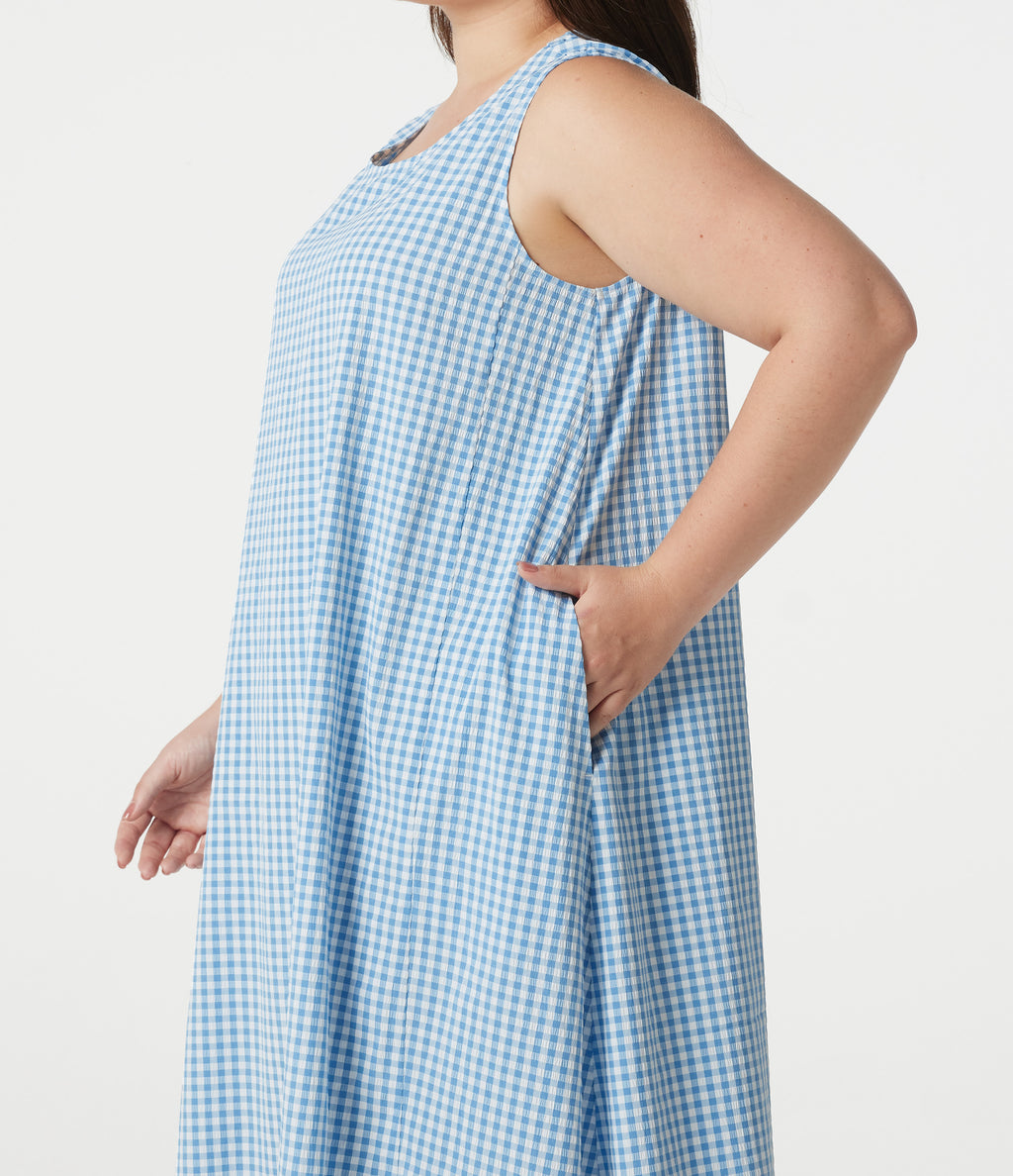 Plus Size Round Neck Sleeveless Midi Crinkle Gingham Casual Tank Dress with Pockets — Blue White Bubble Grid — view 4