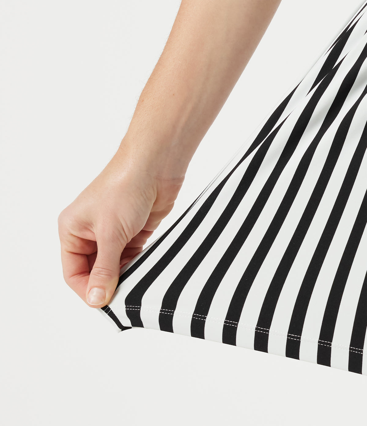 Ultra High-Waist Stripes 2-in-1 Yoga Baggy Shorts with Pockets — Ivory Noir — view 8