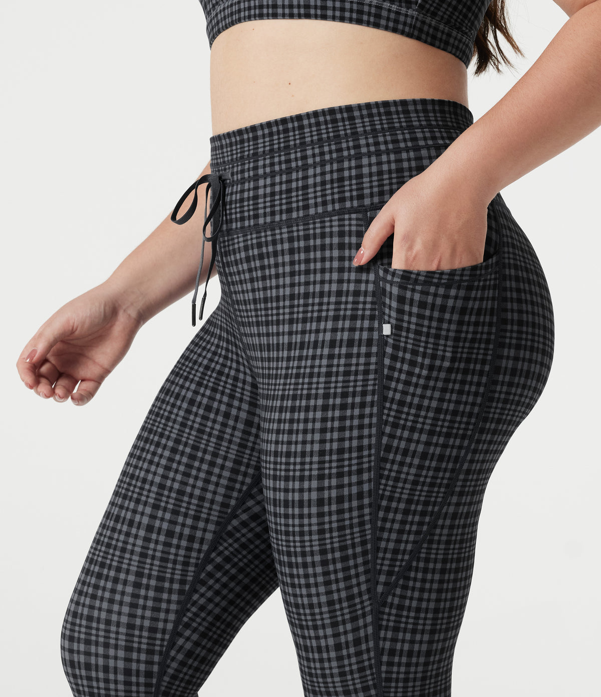 Plus Size Check Plaid Print High Waisted Drawstring Yoga Leggings with Pockets — Storm Gray Check Plaid — view 4
