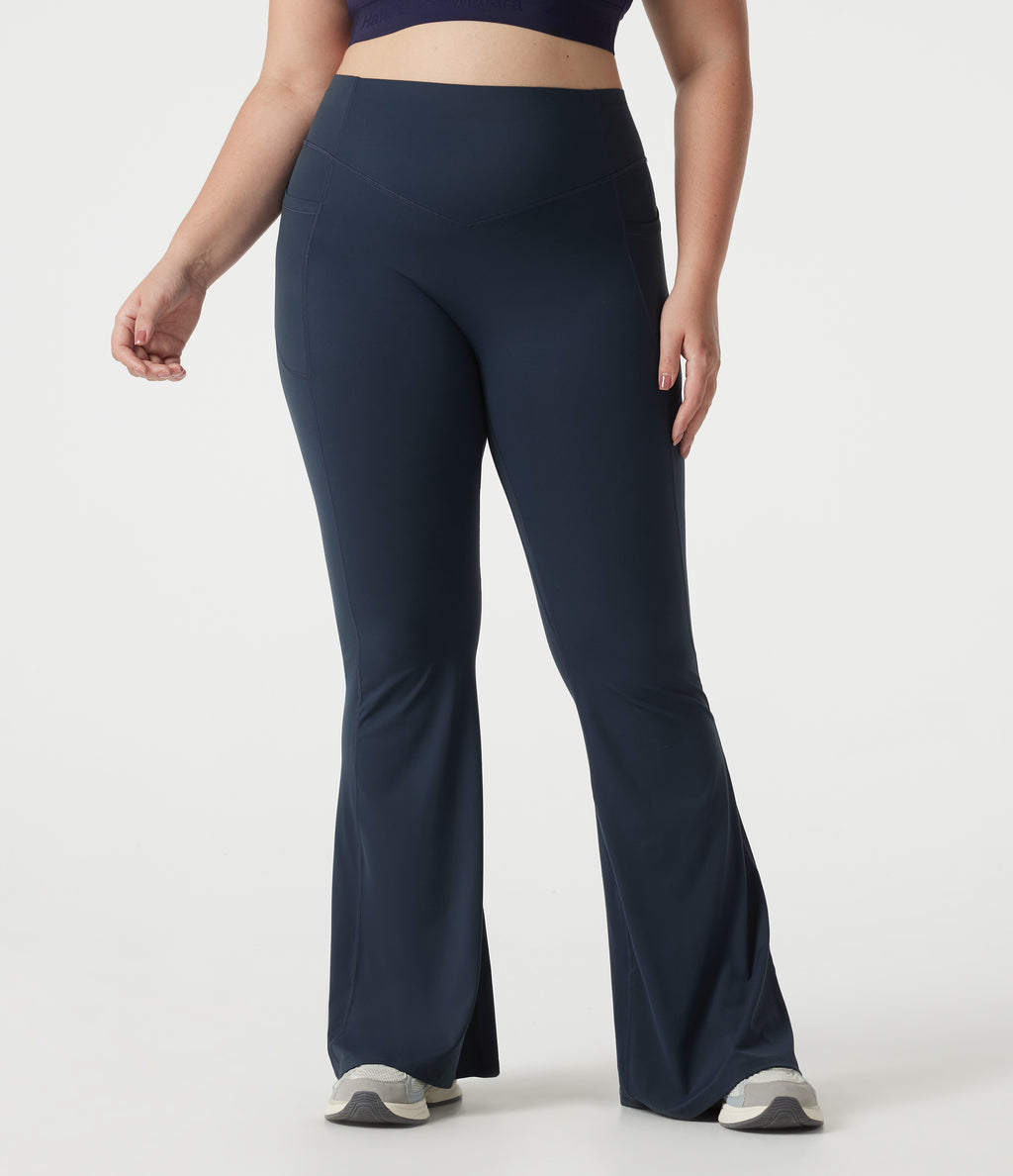 Plus Size High Waisted Scrunch Butt Lifting Tummy Control Shaping Yoga Flare Leggings with Pockets — Carbon — view 3