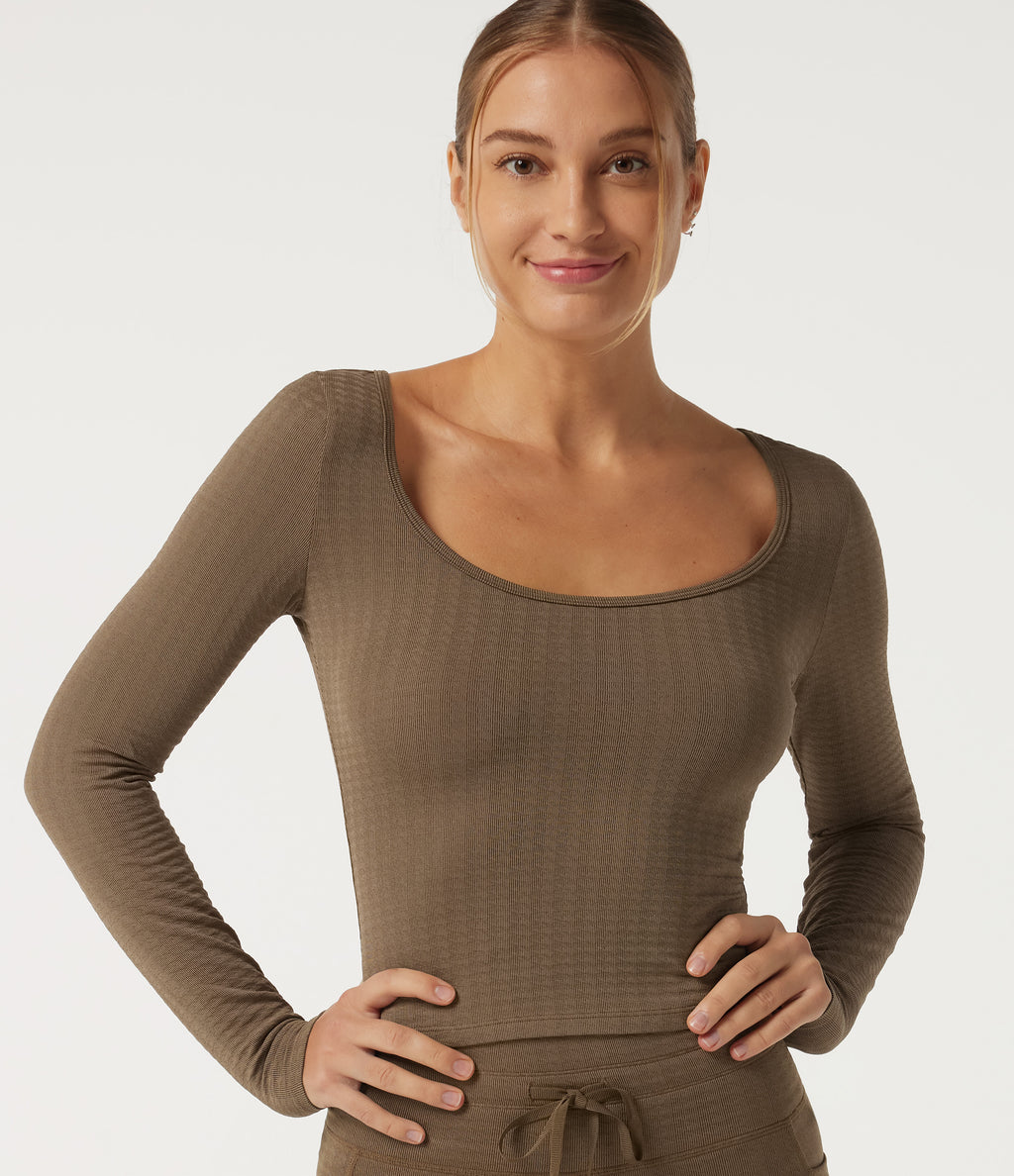 Scoop Neck Long Sleeve Houndstooth Yoga Sports Top — Auburn Roast — view 4