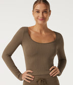 Scoop Neck Long Sleeve Houndstooth Yoga Sports Top — Auburn Roast — view 4