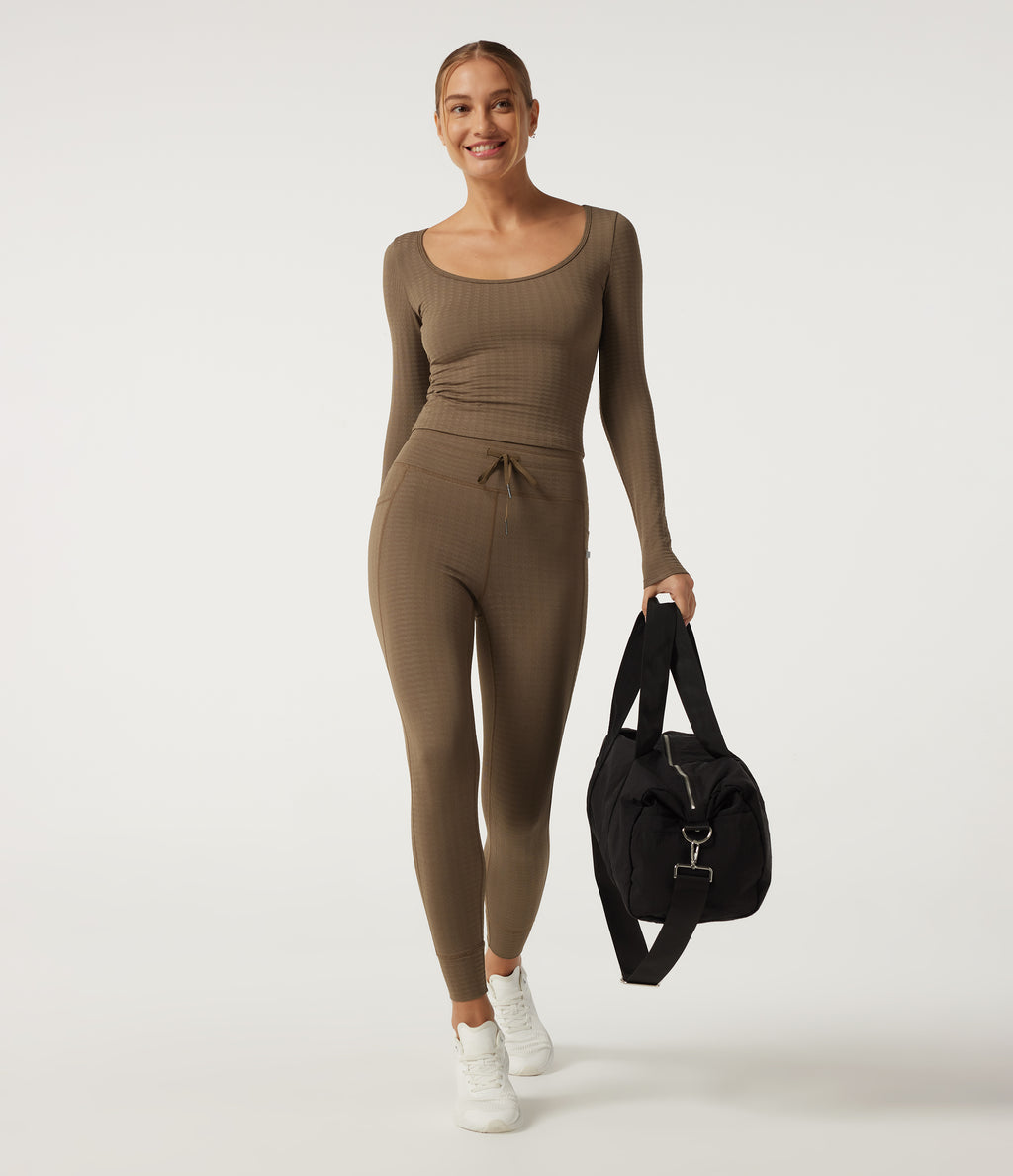 Scoop Neck Long Sleeve Houndstooth Yoga Sports Top — Auburn Roast — view 7