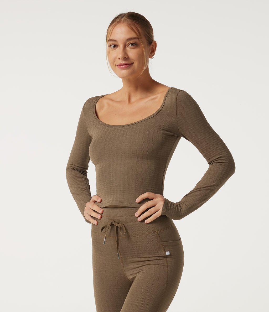 Scoop Neck Long Sleeve Houndstooth Yoga Sports Top — Auburn Roast — view 3