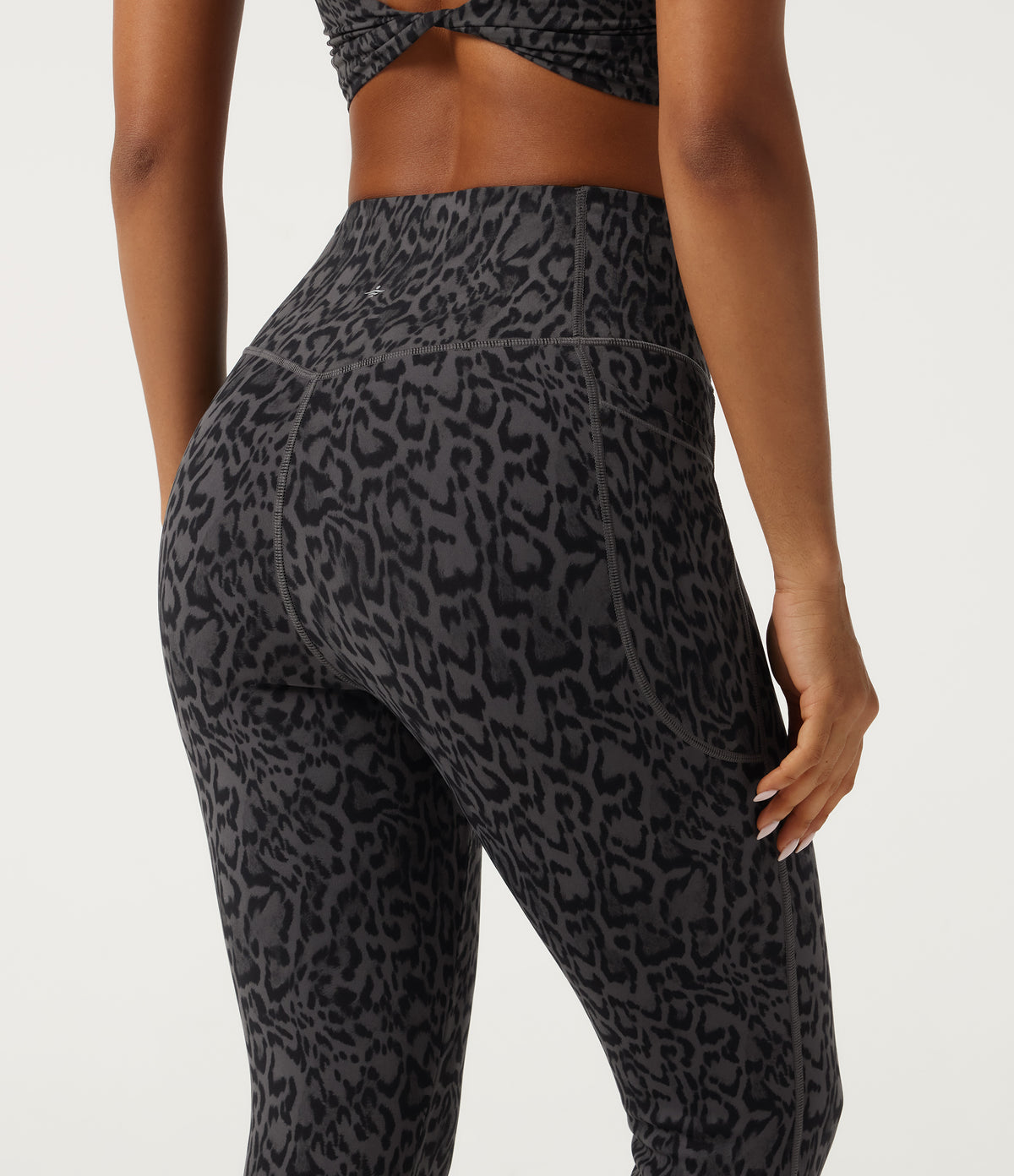 Extra Heat Leopard Print High Waisted Tummy Control Fleece Workout Leggings with Pockets — Shadow Leopard — view 6