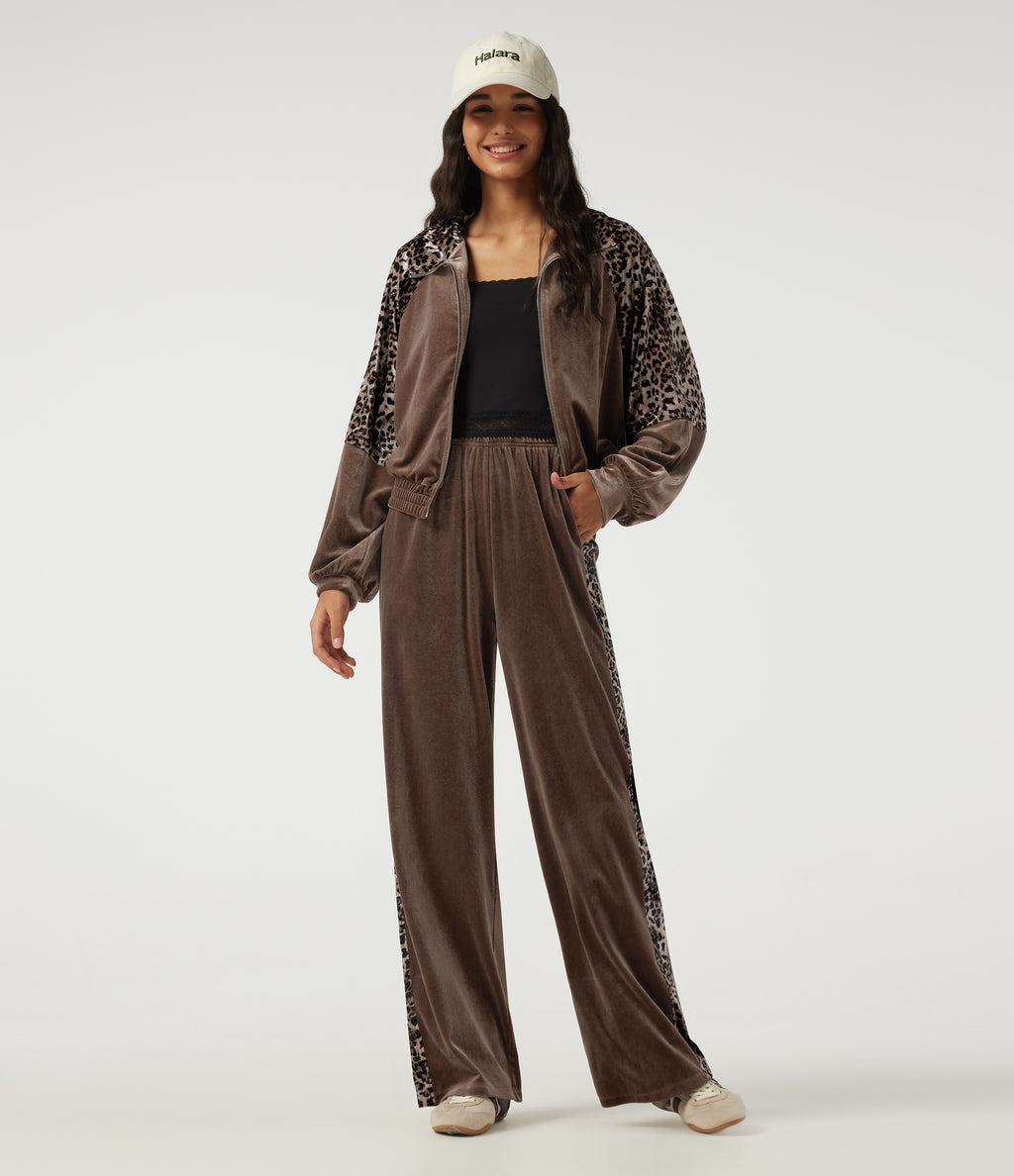 High Waisted Straight Leg Leopard Print Casual Joggers with Pockets — Carafe — view 5