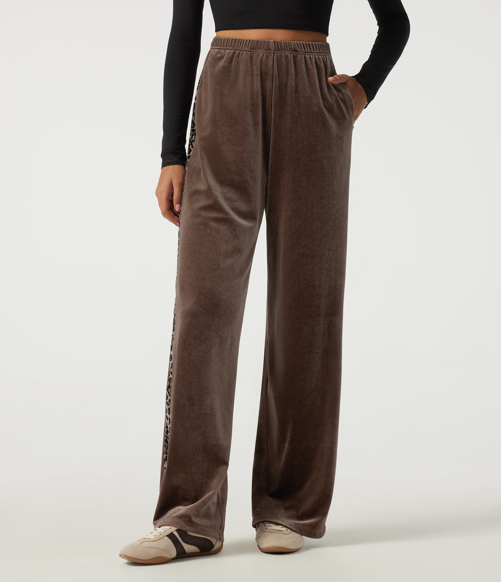High Waisted Straight Leg Leopard Print Casual Joggers with Pockets — Carafe — view 3
