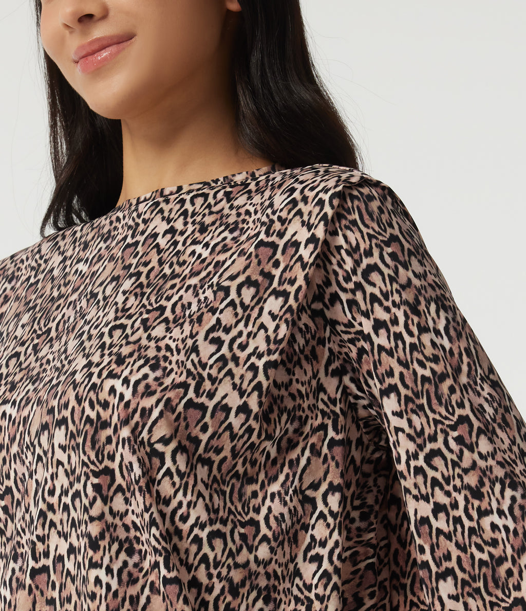 Round Neck Long Sleeve Boxy Leopard Print Pleated Workout Sports Top — Sahara Smoke Leopard — view 5