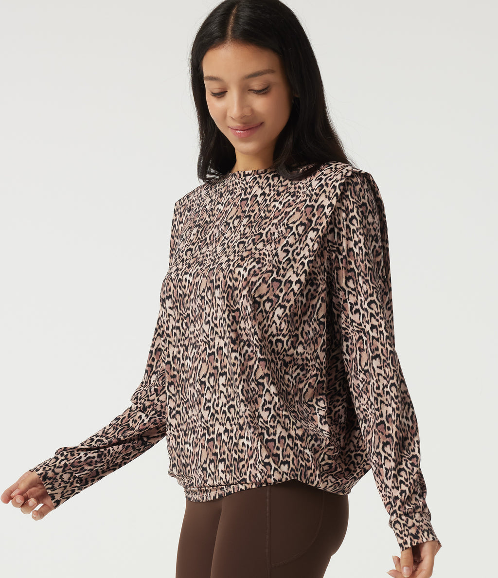 Round Neck Long Sleeve Boxy Leopard Print Pleated Workout Sports Top — Sahara Smoke Leopard — view 4