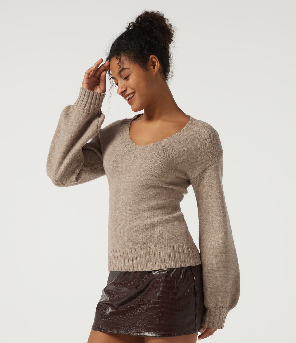 V Neck Long Sleeve Casual Sweater — Daywall Beige — view 3