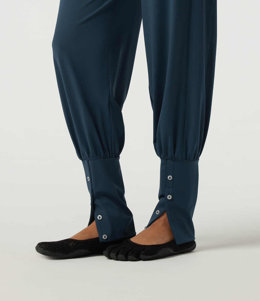 Airy High Waisted Drawstring Ruched Yoga Joggers with Pockets — Majolica Blue — view 8