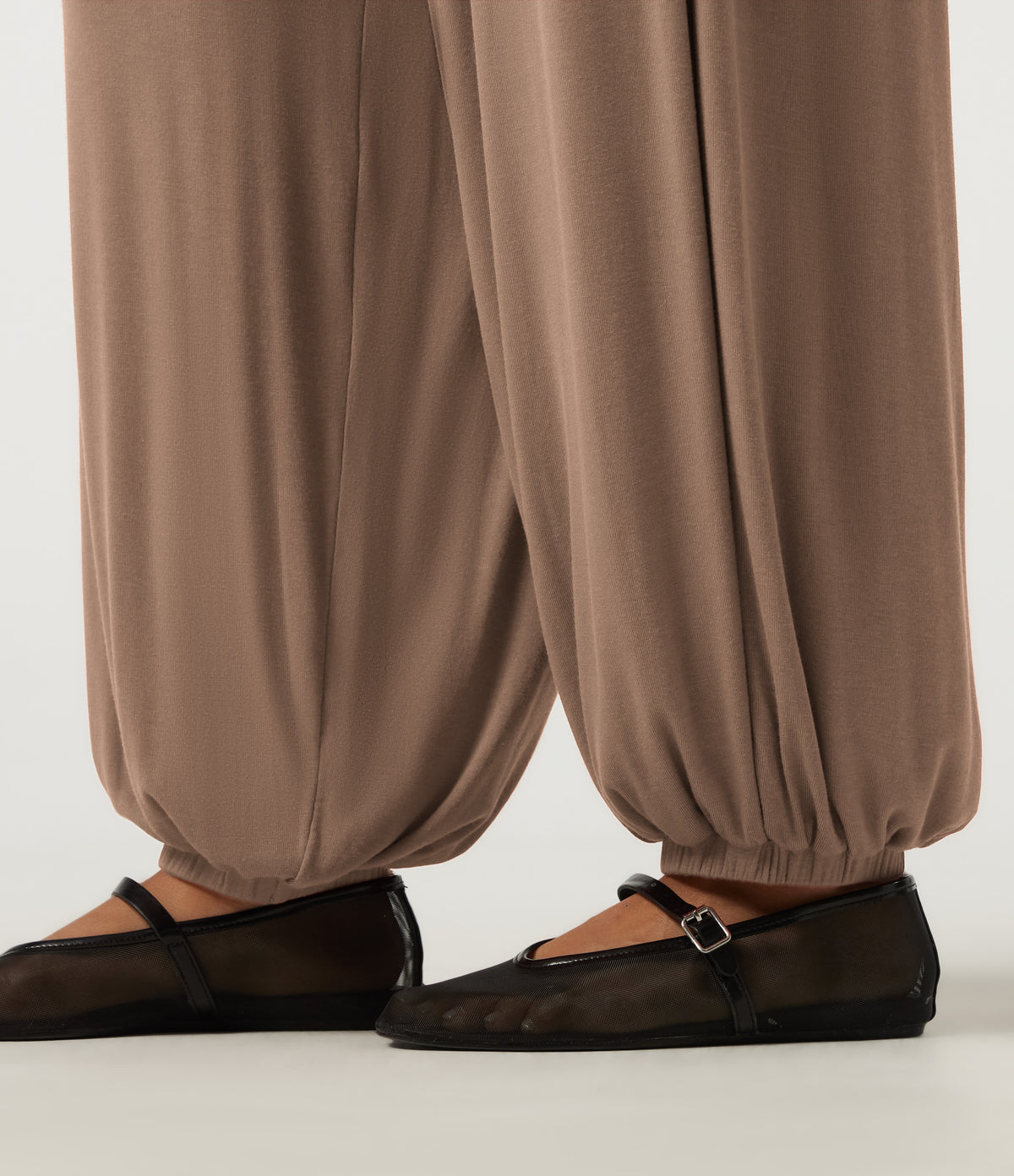 Ribbed Mid Rise Ruched Casual Trousers with Pockets — Beaver Fur — view 5