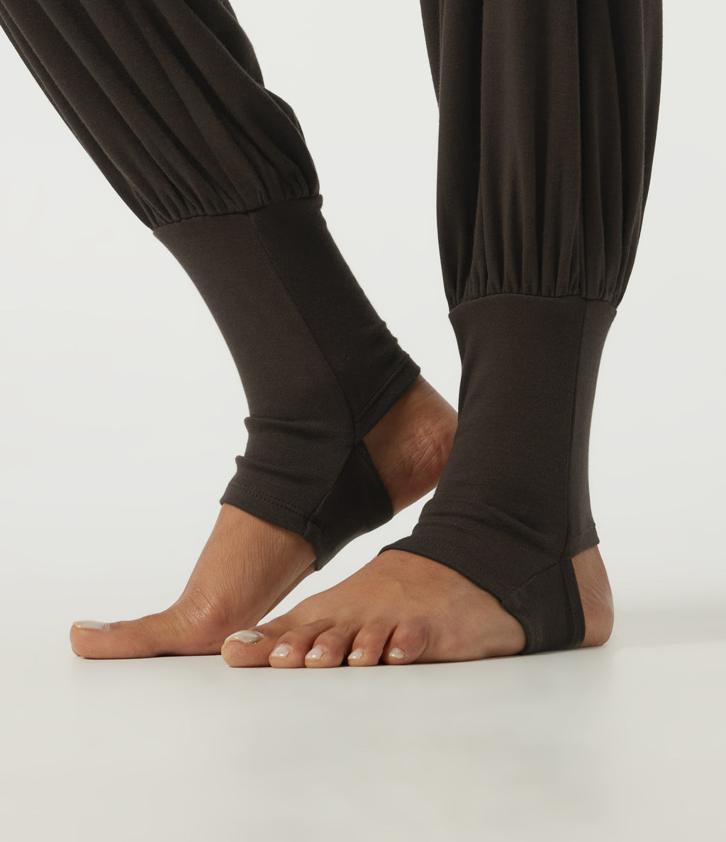Mid Rise Ruched Stirrup Casual Joggers with Pockets — Chocolate Brown — view 6