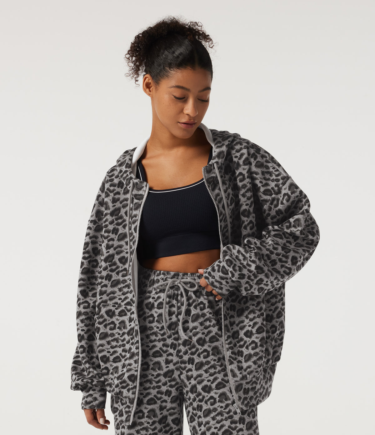 Hooded Long Sleeve Leopard Print Casual Sweatshirt with Pockets — Silver Leopard Print — view 4