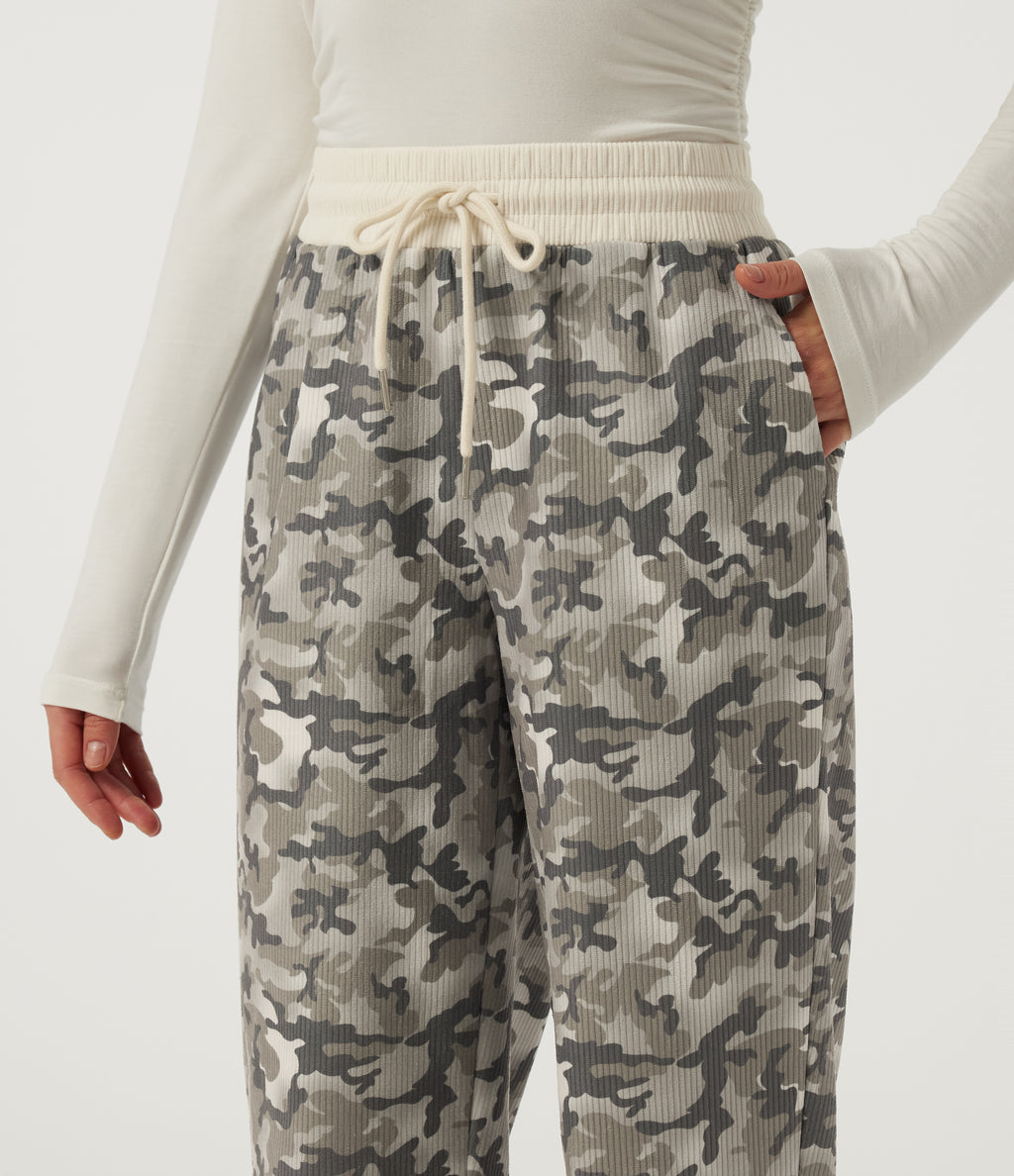 Mid Rise Camo Drawstring Corduroy Casual Joggers with Pockets — Foggy Night Camo — view 5