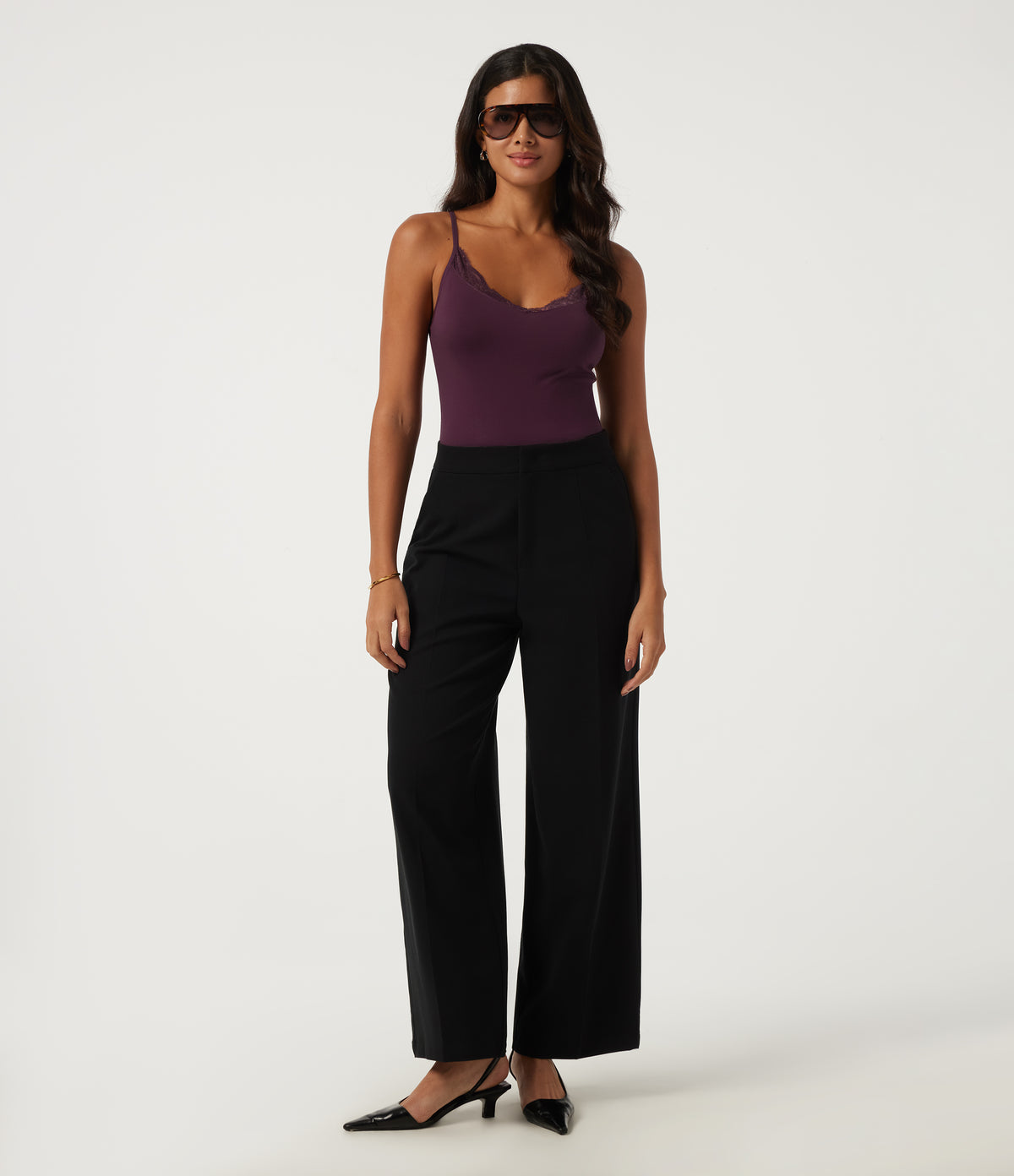 V Neck Sleeveless Skinny Contrast Lace Casual Bodysuit — Pickled Beet — view 5